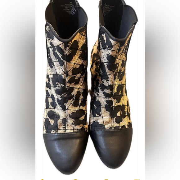 Nine West chelsea boot with modern update. - Picture 6 of 8